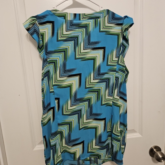Women's Worthington Sleeveless Blouse in Size Large _Like New - Picture 4 of 11